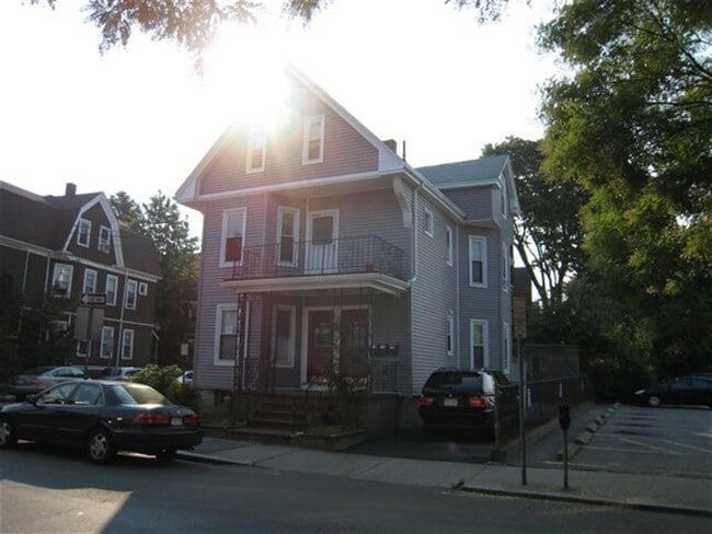 17 Cutter Ave, Unit 1 in Somerville, MA - Building Photo - Building Photo