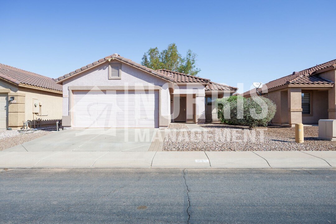 642 W Jardin Dr in Casa Grande, AZ - Building Photo