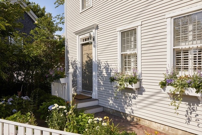 28 Pleasant St in Nantucket, MA - Building Photo - Building Photo