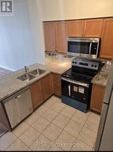 388 Prince of Wales Dr in Mississauga, ON - Building Photo - Building Photo