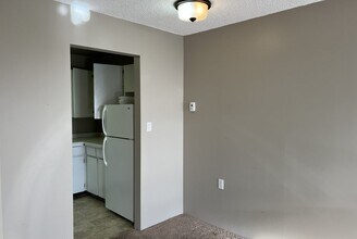 1285 Martin St in White Rock, BC - Building Photo - Building Photo