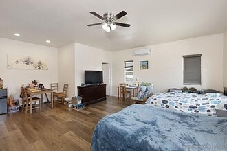 3722 Ben St, Unit 2 in San Diego, CA - Foto de edificio - Building Photo