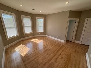 31 Cameron Ave, Unit 3 in Somerville, MA - Building Photo - Building Photo