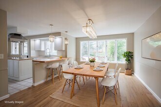 10 Stuyvesant Rd in Pittsford, NY - Building Photo - Building Photo