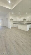 2817 21st St SW in Lehigh Acres, FL - Foto de edificio - Building Photo