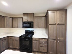 3678 Hawthorne St in Village of Clarkston, MI - Building Photo - Building Photo