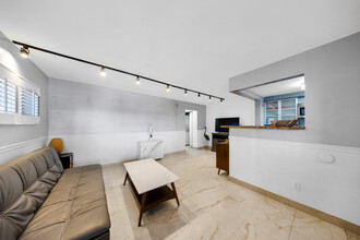 759 Meridian Ave, Unit 2 in Miami Beach, FL - Foto de edificio - Building Photo
