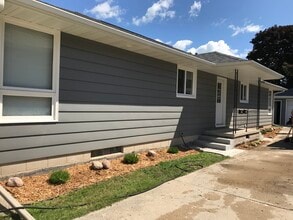 1117 S 7th St in Manitowoc, WI - Foto de edificio - Building Photo