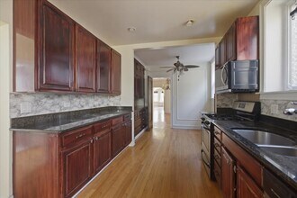 7409 N Claremont Ave, Unit 1 in Chicago, IL - Building Photo - Building Photo