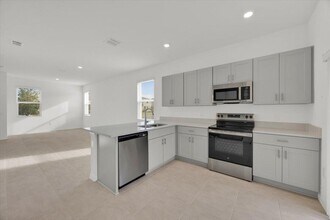 3045 Skyline Lp in Kissimmee, FL - Building Photo - Building Photo