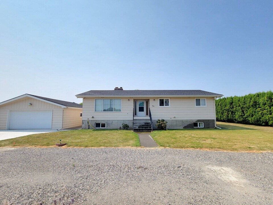 511 W 45th Ave in Kennewick, WA - Building Photo