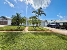 2594 West End Rd in West Palm Beach, FL - Building Photo