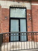 64 W Superior St, Unit A in Chicago, IL - Building Photo