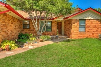 222 Crest Ct in Norman, OK - Building Photo - Building Photo