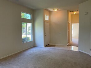 276 Black Amber Way in Brentwood, CA - Building Photo - Building Photo