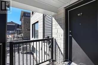 917 Creekway Private in Ottawa, ON - Building Photo - Building Photo