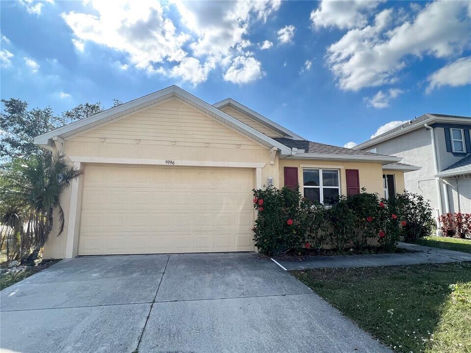 9996 Spring Gulch Ln in Punta Gorda, FL - Foto de edificio