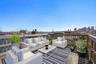 28 Chestnut St in Boston, MA - Building Photo - Building Photo