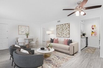 Crescent Place Apartments in Savannah, GA - Building Photo - Building Photo