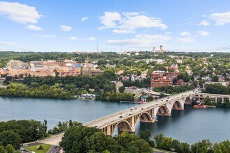 1111 19th St N, Unit #1810 in Arlington, VA - Foto de edificio - Building Photo