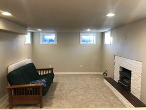 3727 Dillon Ave, Unit Renovated Garden Level Apt in Cheyenne, WY - Foto de edificio - Building Photo