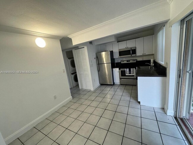 7510 SW 152nd Ave in Miami, FL - Foto de edificio - Building Photo