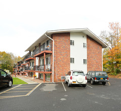 Windsor Court Apartments in New Paltz, NY - Building Photo - Building Photo