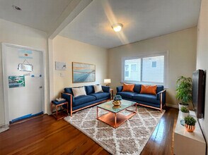 227 Boston Ave, Unit 2 in Medford, MA - Building Photo - Building Photo