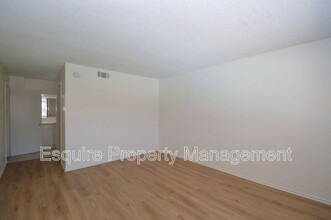 443 Chapala Dr in Camarillo, CA - Building Photo - Building Photo