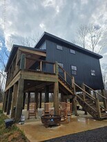 1160 Cottonwood Dr in Leakesville, MS - Building Photo