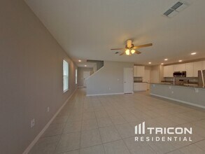 4321 Desert Rose Ave in Kissimmee, FL - Foto de edificio - Building Photo