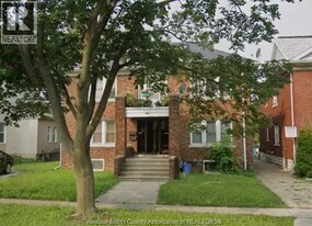 1093 Howard Ave in Windsor, ON - Building Photo