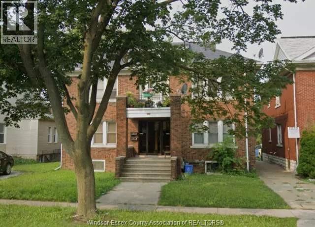 1093 Howard Ave in Windsor, ON - Building Photo