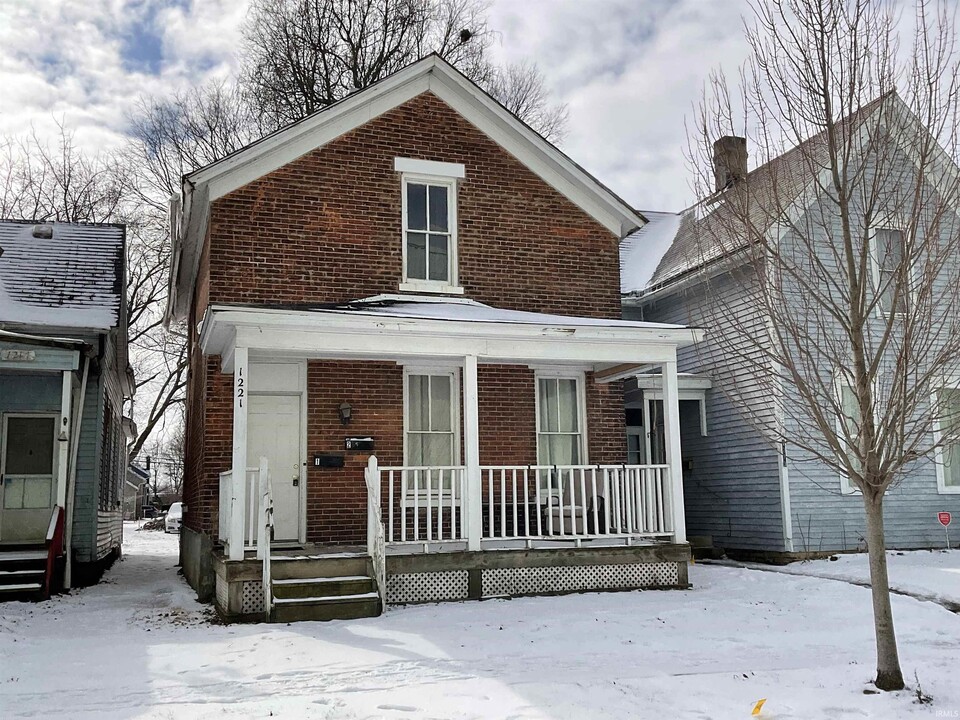 1221 Wall St in Fort Wayne, IN - Building Photo