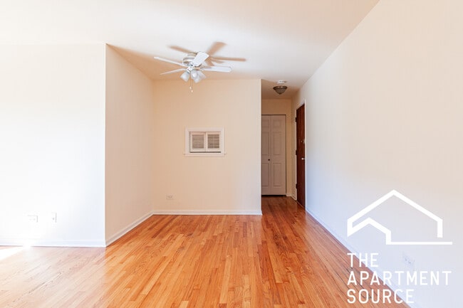 665 W Wrightwood Ave, Unit 215 in Chicago, IL - Foto de edificio - Building Photo