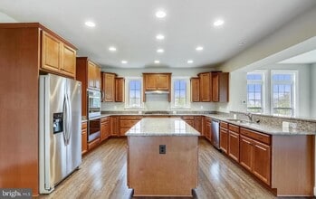 14673 Falconaire Pl in Leesburg, VA - Foto de edificio - Building Photo