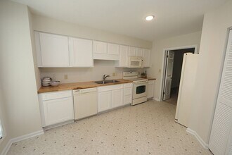 112 Mossbark Ln in Chapel Hill, NC - Building Photo - Building Photo
