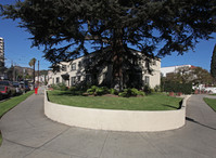 2150 N Commonwealth Ave in Los Angeles, CA - Foto de edificio - Building Photo