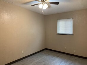 226 Cherry St in Levelland, TX - Building Photo - Building Photo