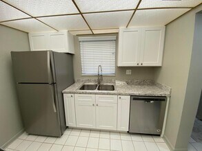 2050 N Congress Ave in West Palm Beach, FL - Building Photo - Building Photo