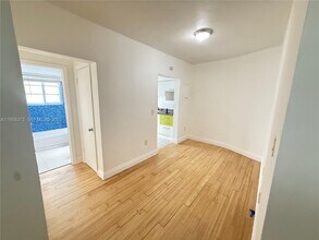 6930 Rue Vendome in Miami Beach, FL - Building Photo - Building Photo