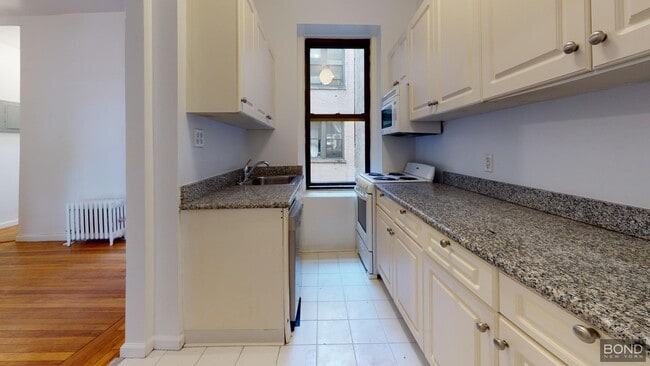 78 W 11th St in New York, NY - Building Photo - Building Photo