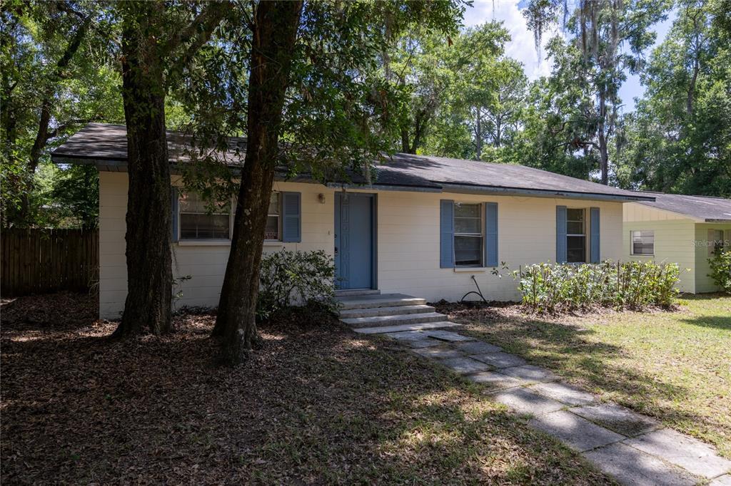 1239 NW 33rd Pl in Gainesville, FL - Building Photo