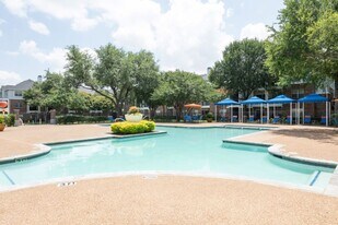 Breckinridge Point in Richardson, TX - Building Photo