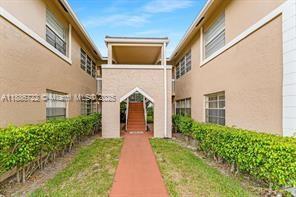 1018 Twin Lakes Dr in Coral Springs, FL - Building Photo - Building Photo