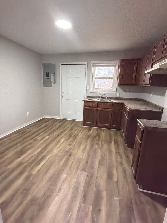 2 N Monroe Ave in Brownsville, TN - Building Photo - Building Photo