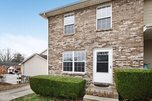 560 Hietts Ln in Clarksville, TN - Building Photo