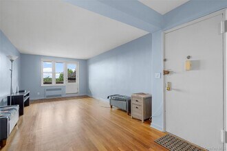 325 King St in Port Chester, NY - Foto de edificio - Building Photo