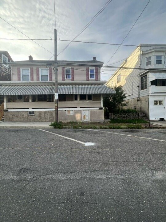 214 W Bertsch St in Lansford, PA - Building Photo