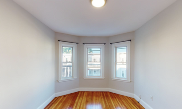 26 Taft St, Unit Top Floor in Boston, MA - Building Photo - Building Photo